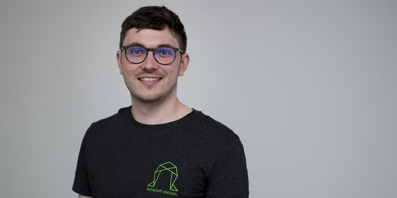 Porträtfoto im Querformat von Jonas Rieger
