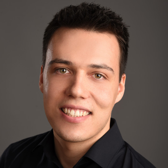 Portrait photo of Jonathan Flossdorf